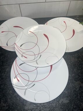 Set of 4 10” Corelle dinner plates. SPLENDOR.  Like new.  Red and Gray swirls